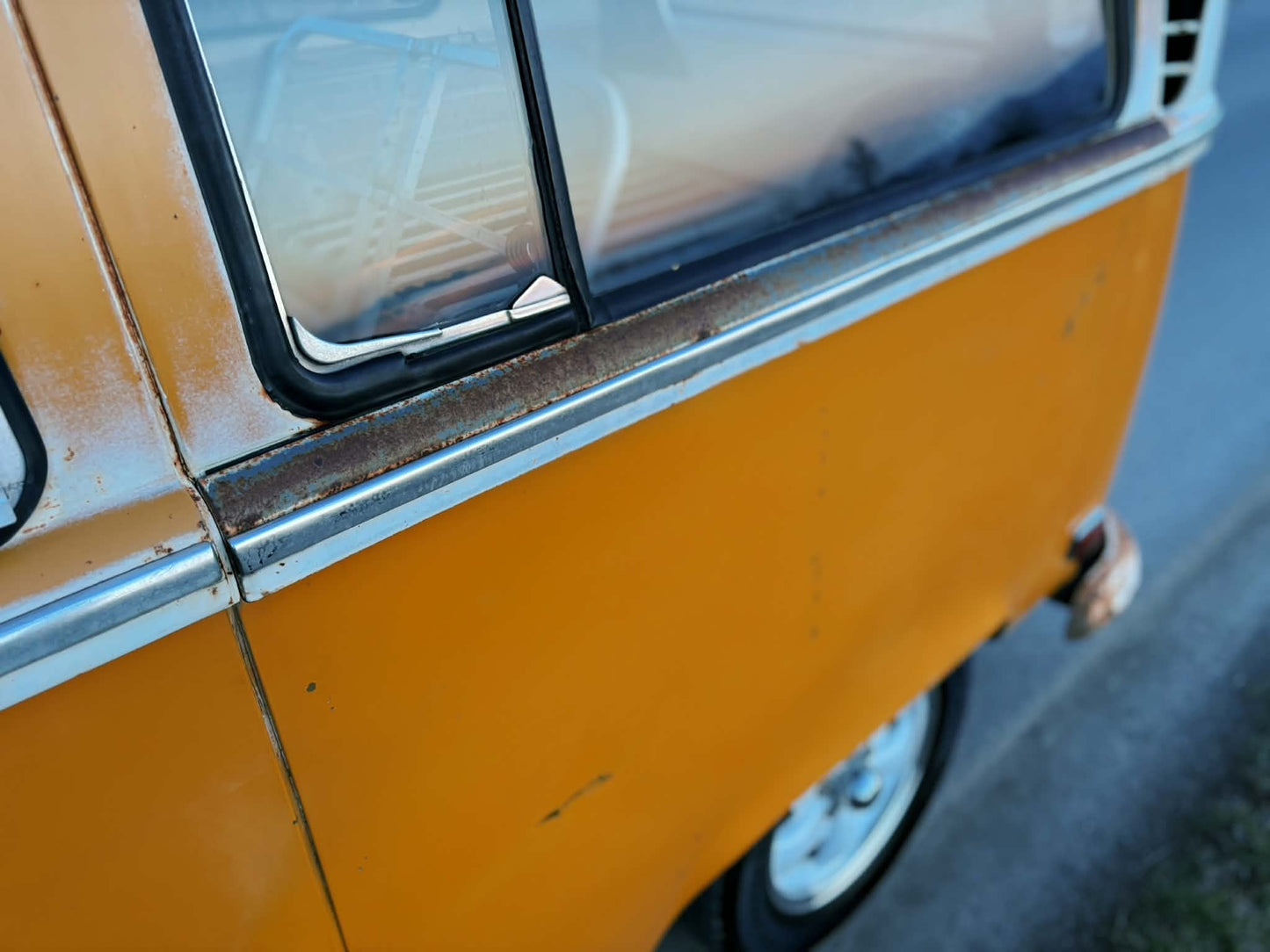 VW T2A Sierra Yellow Deluxe Sunroof 1971
